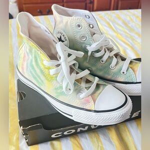Converse multi color tie dye with unisex W 6.5 M 4.5. New never worn